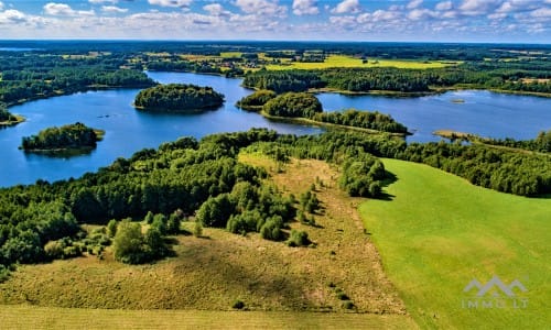 Baugrundstück mit inspirierendem Panoramablick auf drei Seen.
