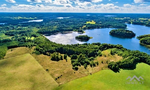 Baugrundstück mit inspirierendem Panoramablick auf drei Seen.