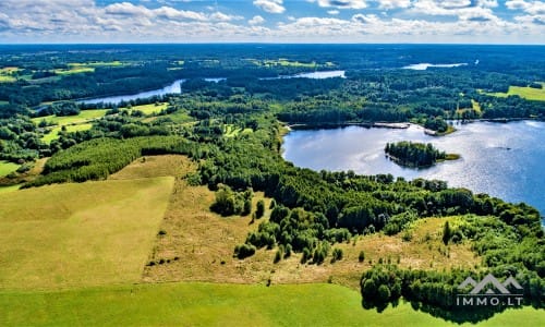 Baugrundstück mit inspirierendem Panoramablick auf drei Seen.