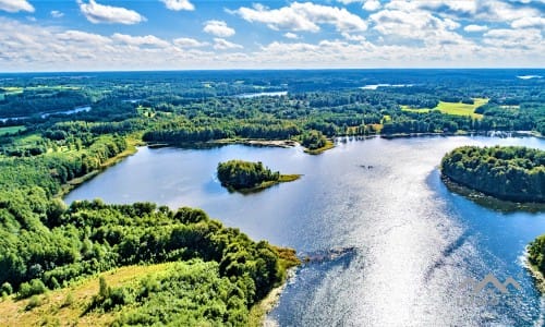 Baugrundstück mit inspirierendem Panoramablick auf drei Seen.