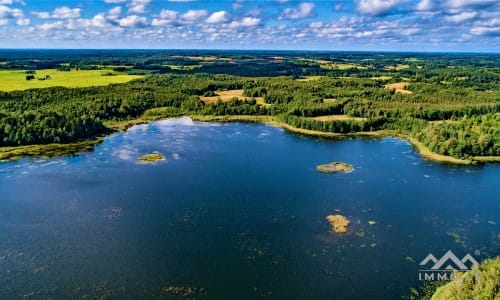 Baugrundstück mit inspirierendem Panoramablick auf drei Seen.