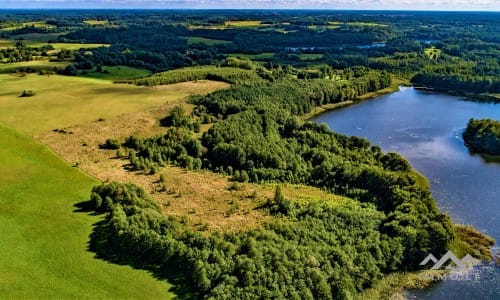 Baugrundstück mit inspirierendem Panoramablick auf drei Seen.