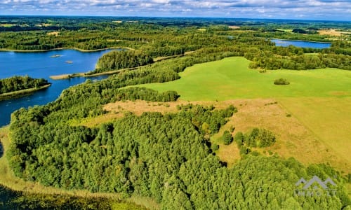Baugrundstück mit inspirierendem Panoramablick auf drei Seen.