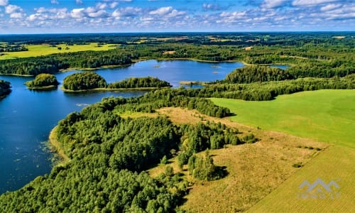Baugrundstück mit inspirierendem Panoramablick auf drei Seen.