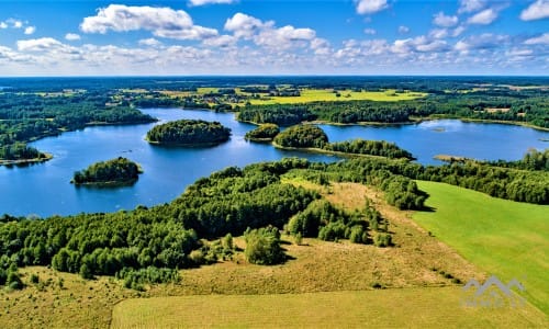 Baugrundstück mit inspirierendem Panoramablick auf drei Seen.