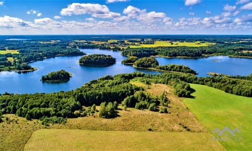 Baugrundstück mit inspirierendem Panoramablick auf drei Seen.
