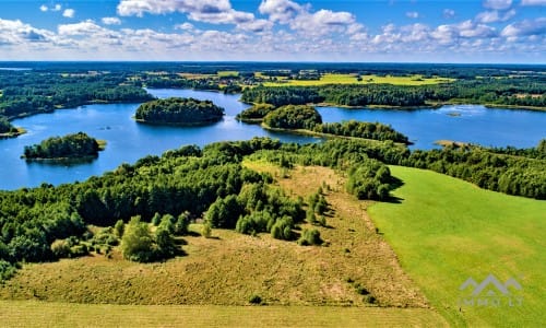 Baugrundstück mit inspirierendem Panoramablick auf drei Seen.